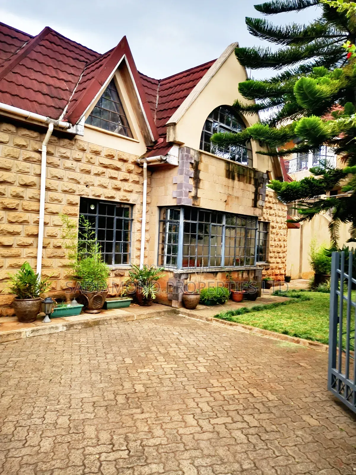 5bdrm Mansion in Muthangari for sale