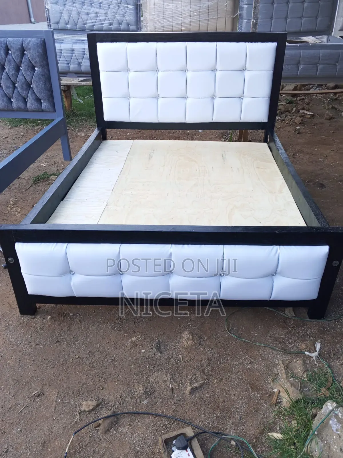 Bed Chester White and Ɓlæćk 5by6 Ɓêđ