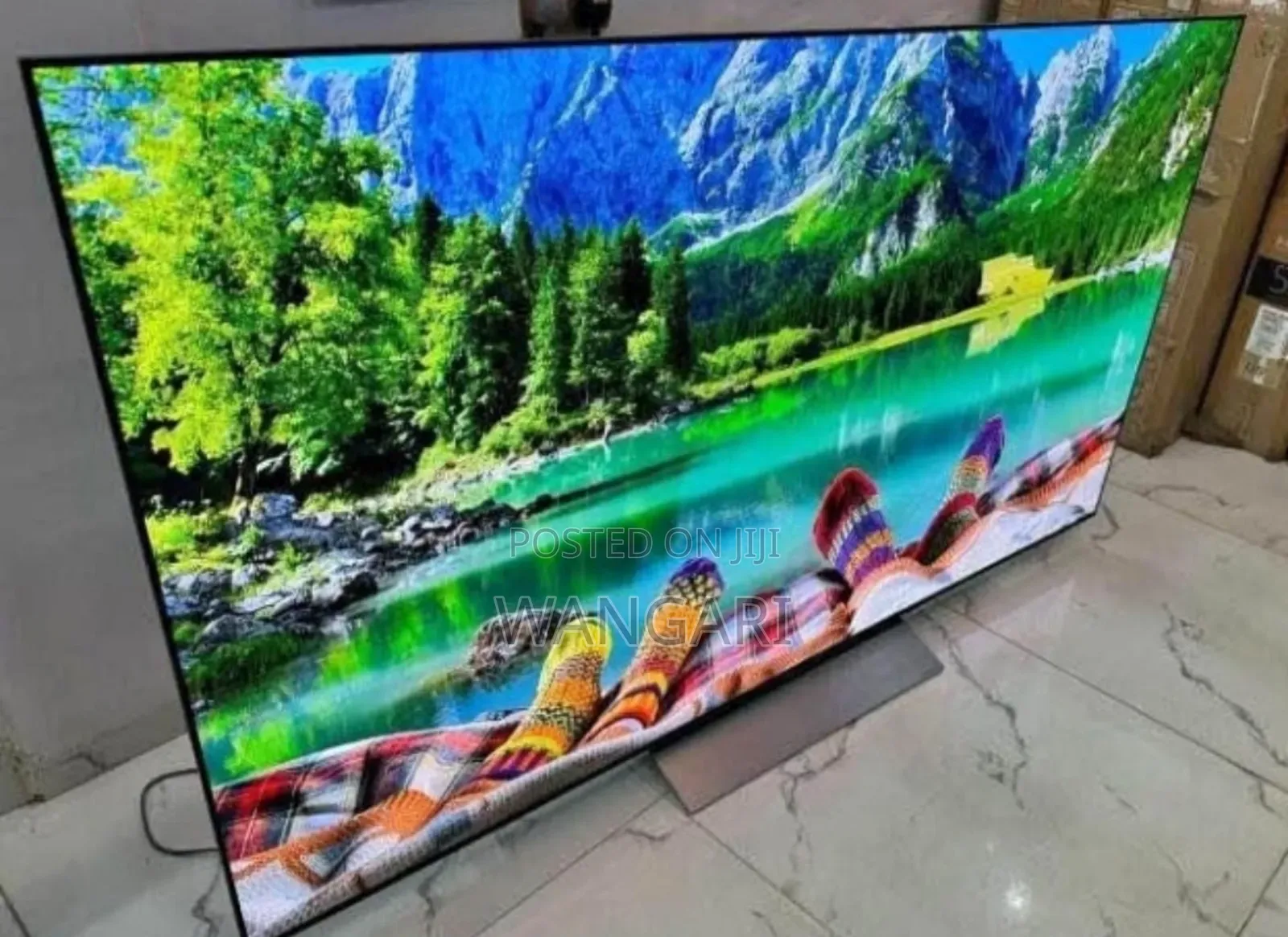 Frameless Hisense 75inch Miniled Television