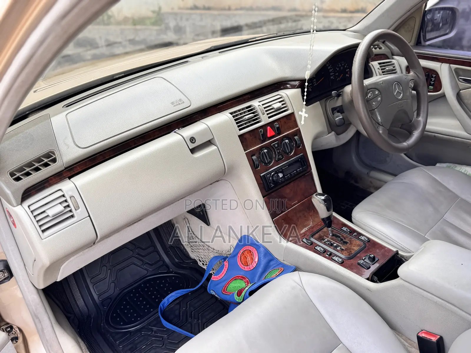 Mercedes-Benz E200 2001 Gold