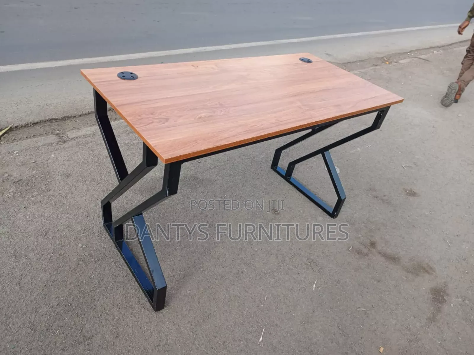 Double Frame Study Desk