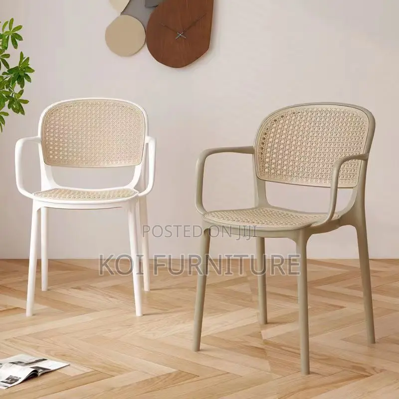 Home Chair : Koi Custom Modern Plastic Bistro Chair