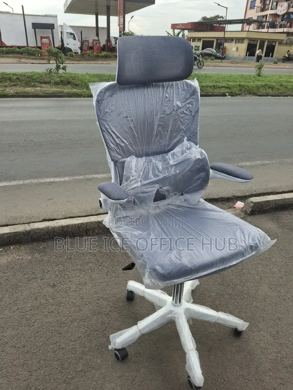 Stylish Padded White Office Chair