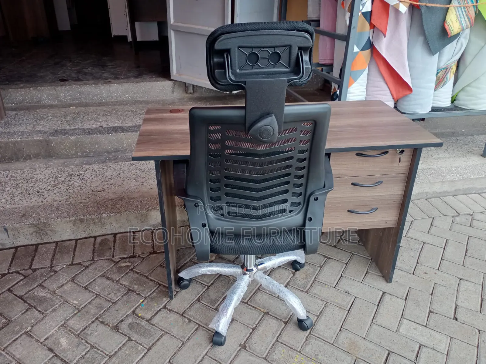 Modern Local Office Desk and Office Chair