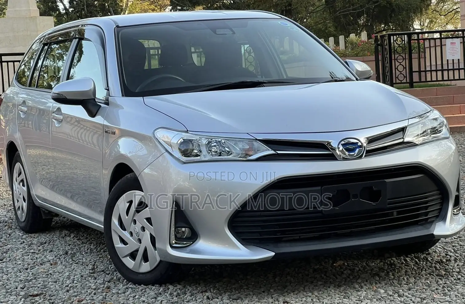Toyota Corolla Fielder 1.5 Hybrid FWD 2018 Silver