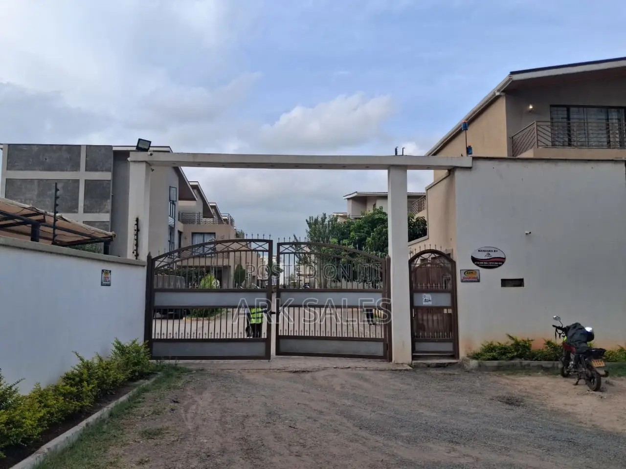 6bdrm Duplex in Firfield Estate, Hotel 67 Area for sale