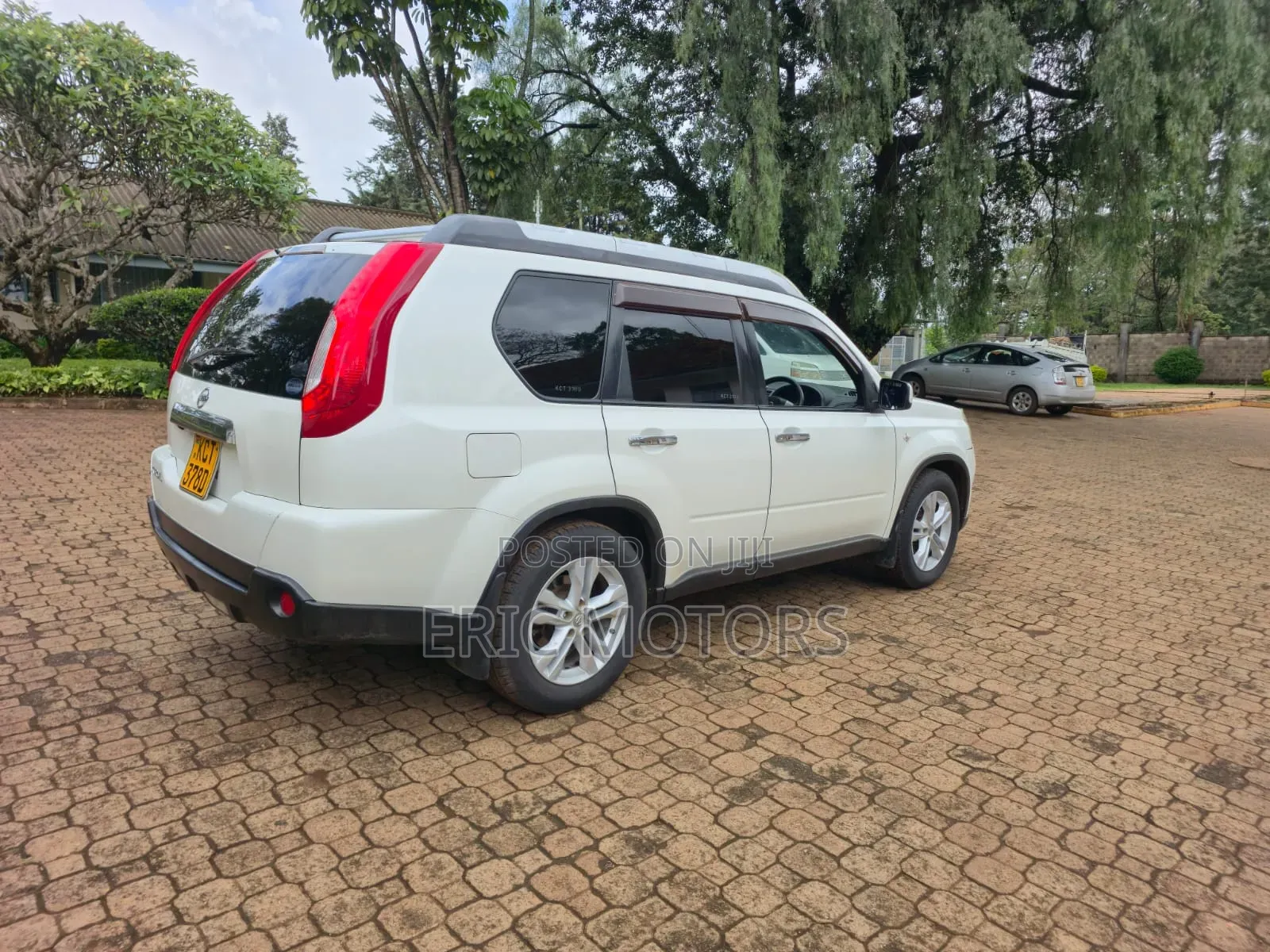 Nissan X-Trail 2012 White