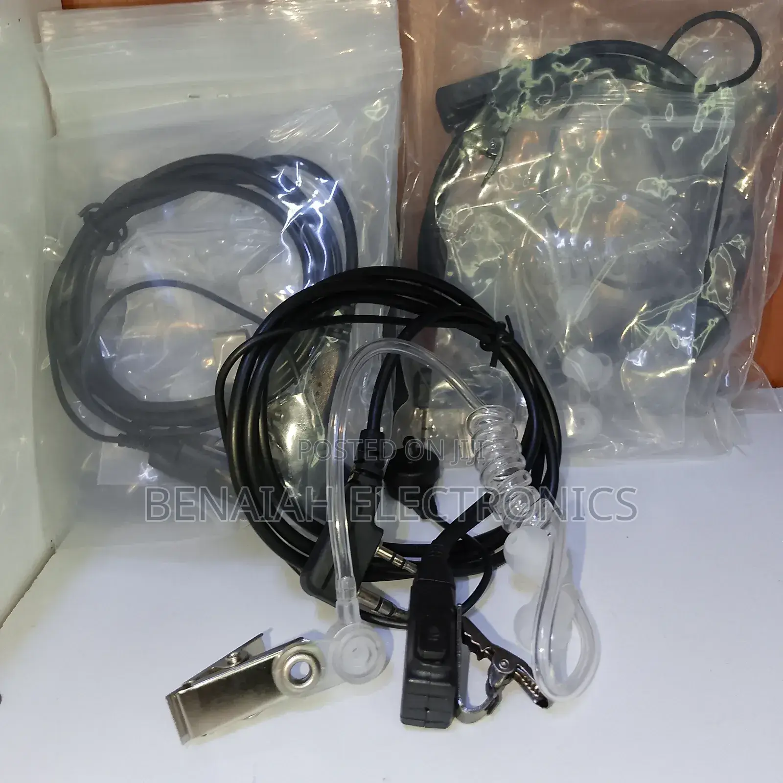 Walkie Talkie Earpiece Anti Radiation Tube and Noise Reduction Feature