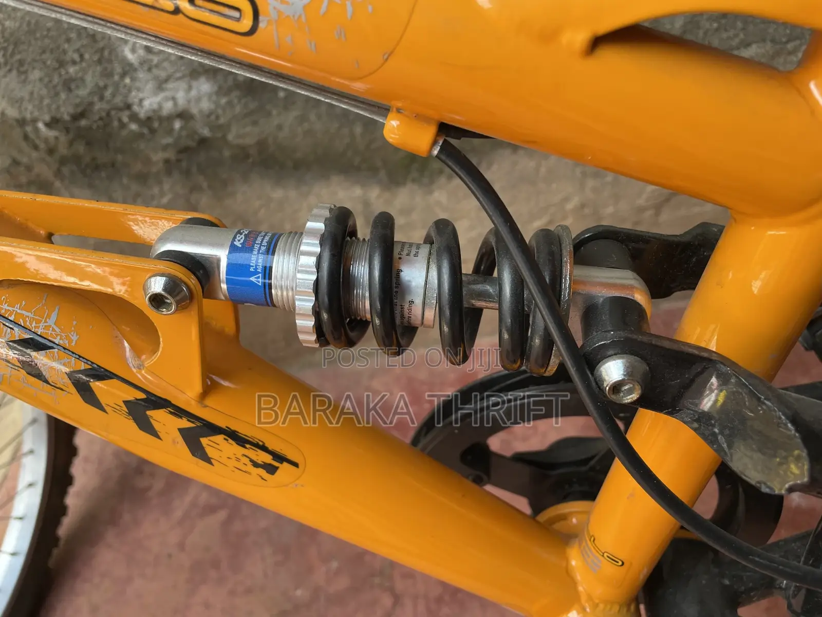 Apollo Storm Mountain Bike 20" Wheels Gears Suspension—Shimano Equippe