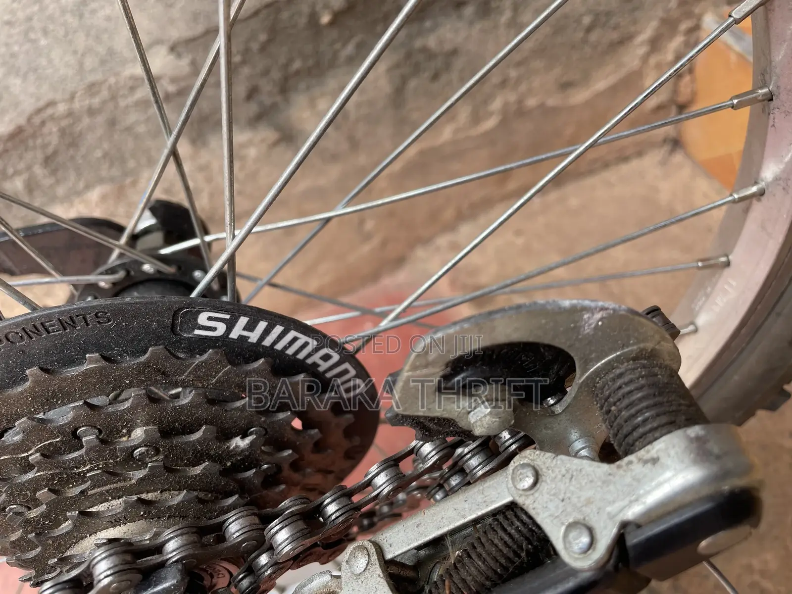 Apollo Storm Mountain Bike 20" Wheels Gears Suspension—Shimano Equippe