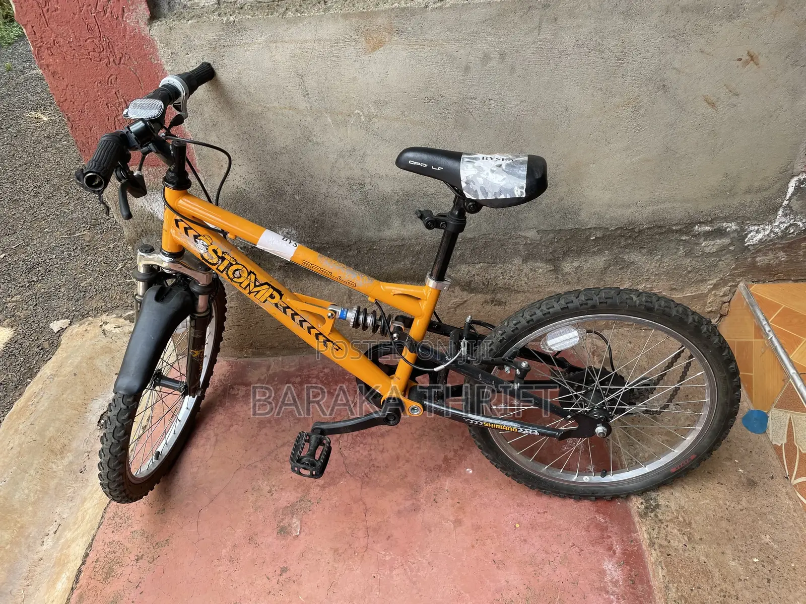 Apollo Storm Mountain Bike 20" Wheels Gears Suspension—Shimano Equippe