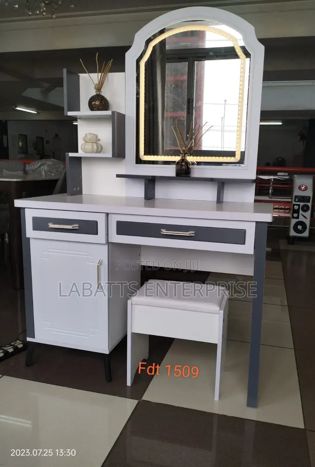 Executive Stylish Big Dressing Table With Sliding Mirror