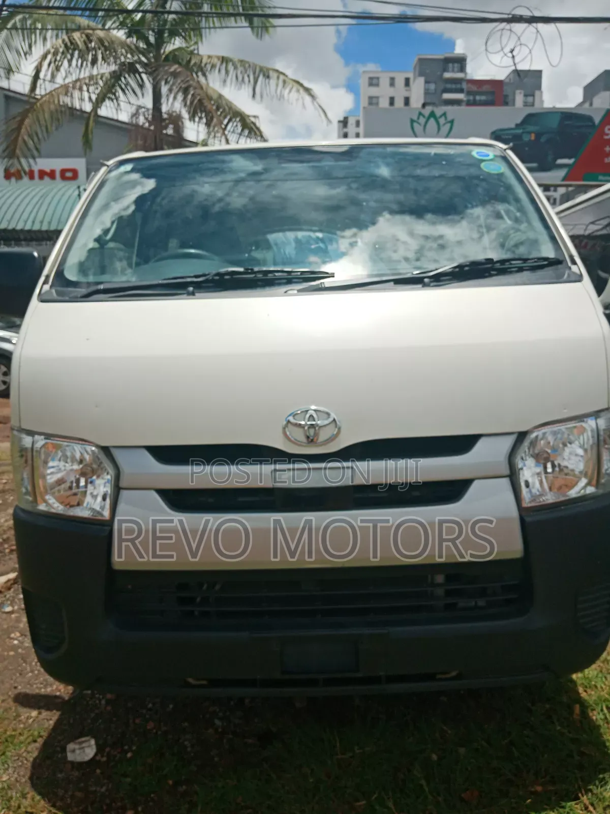 Toyota HiAce 2018 White