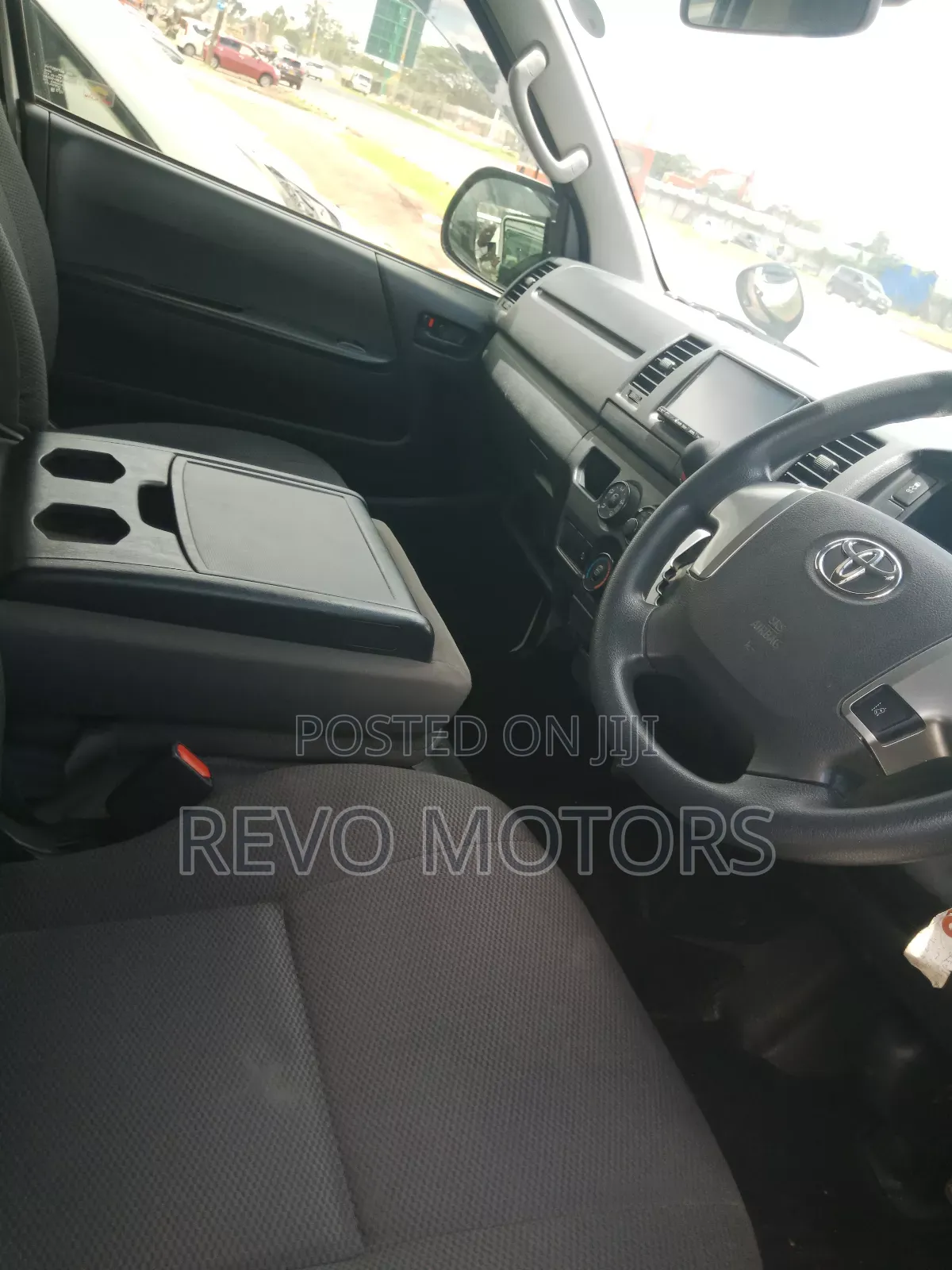 Toyota HiAce 2018 White