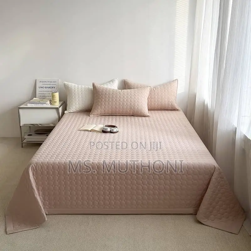 Luxury Soft Breathable Bedspread Set ( 3 Cases + Bedspread)