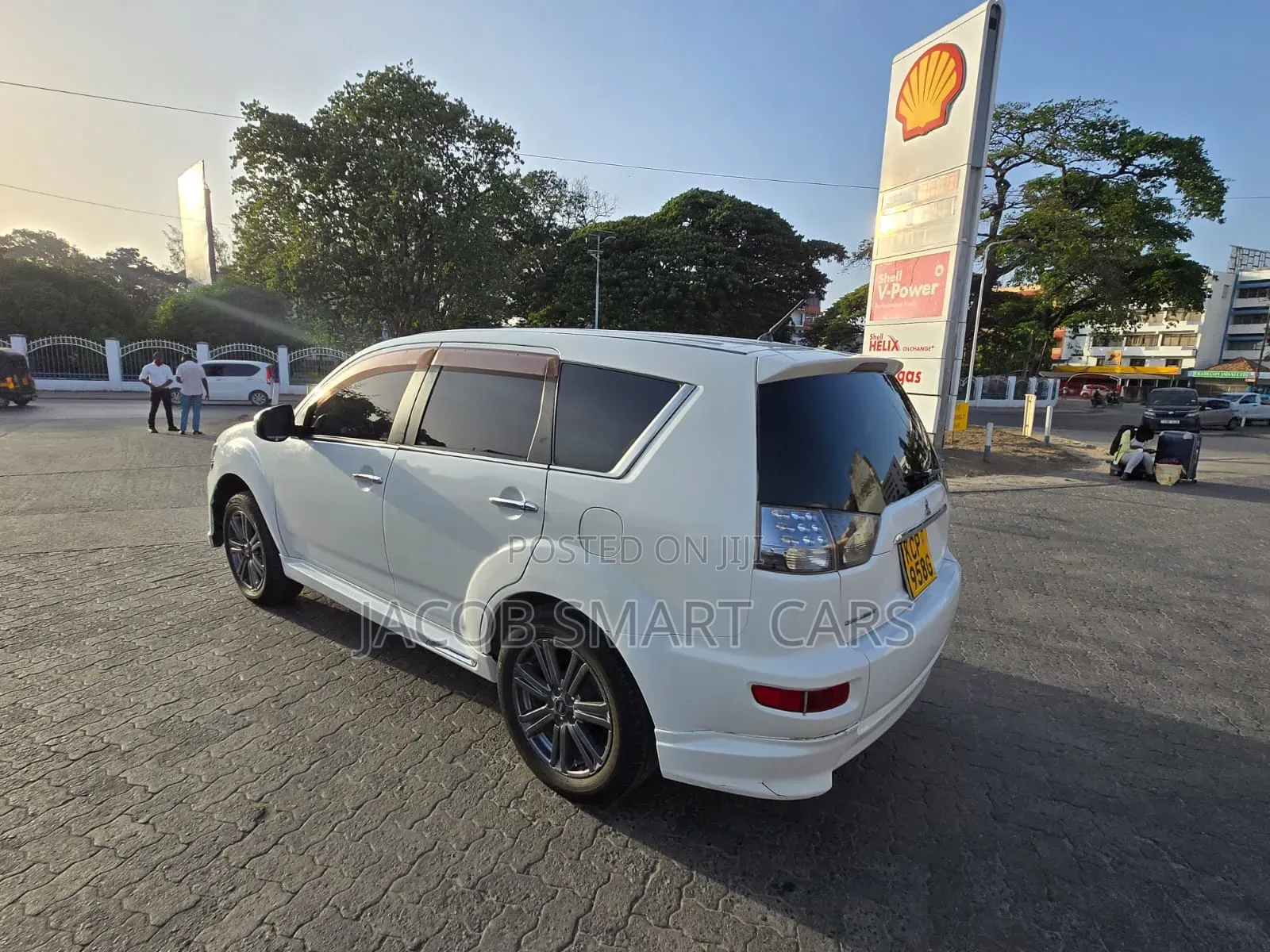 Mitsubishi Outlander 2011 White