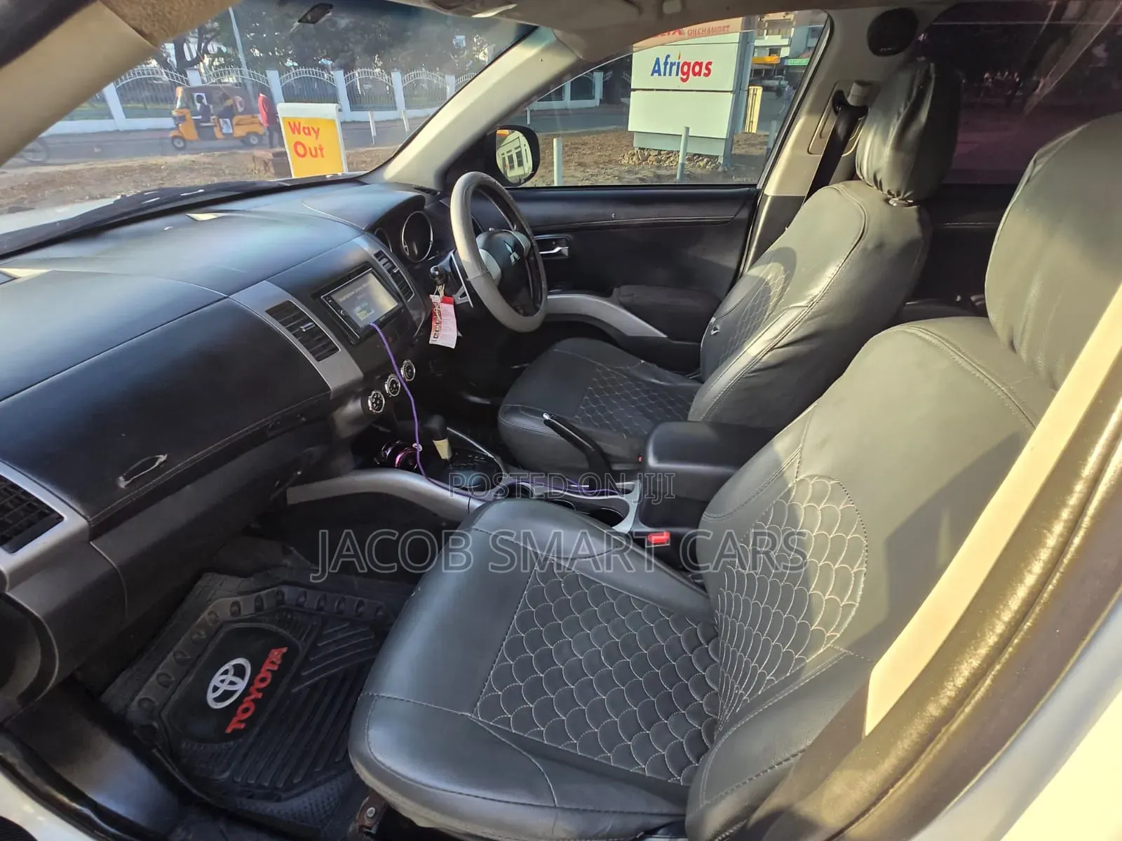 Mitsubishi Outlander 2011 White