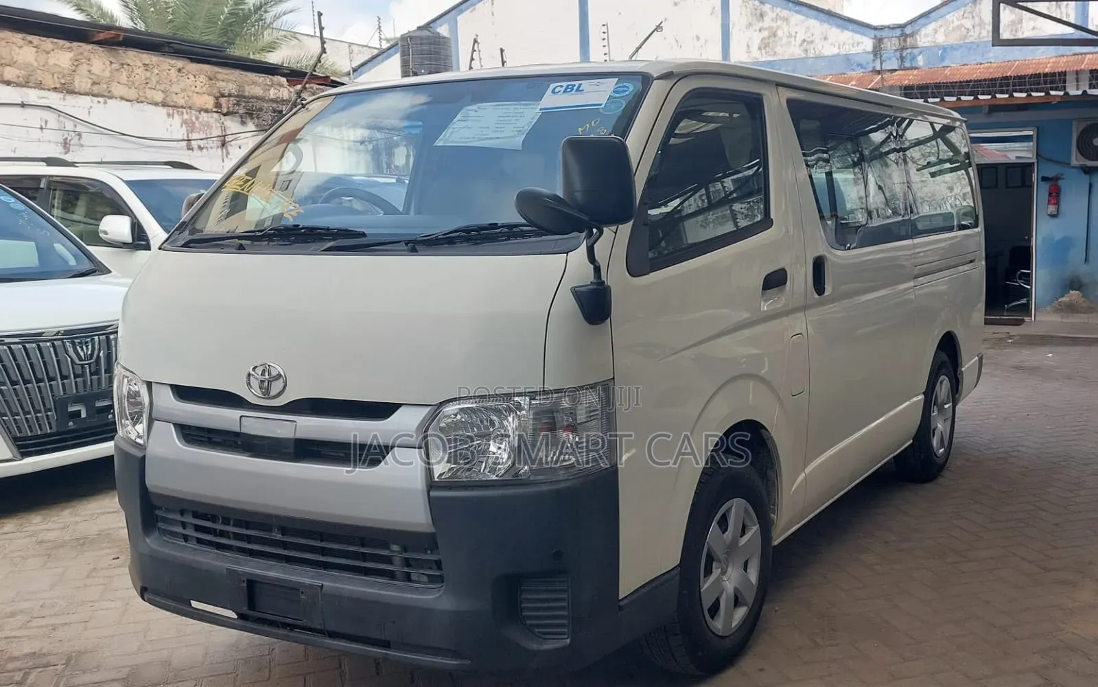 Toyota HiAce 2018 White