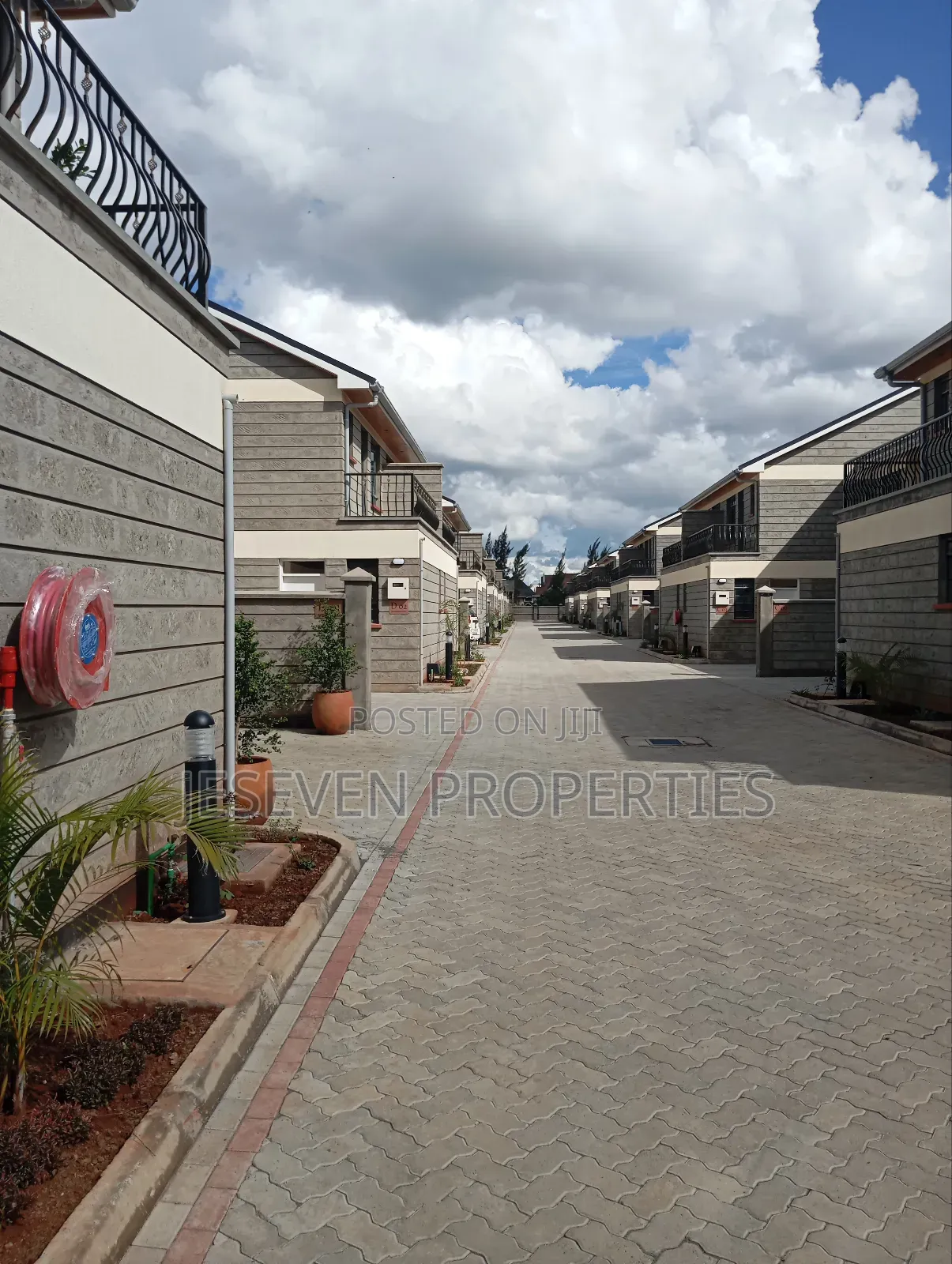 4bdrm Townhouse/Terrace in Syokimau, Mombasa Road for sale