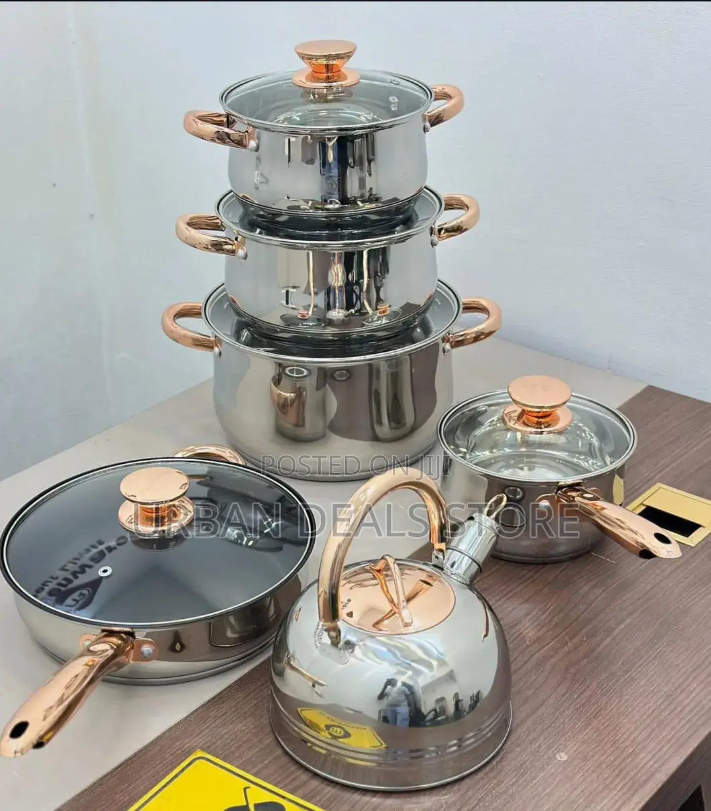 Yemitei Cookware Set With Strong and Durable Material