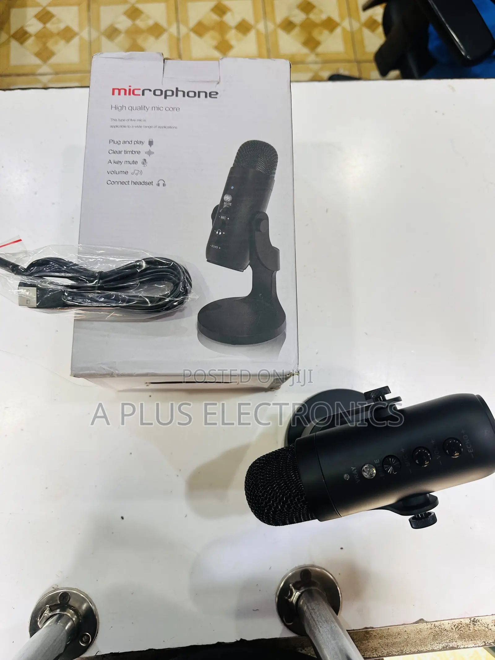 Podcast/Table Microphone With Voice Control for Professional Audio