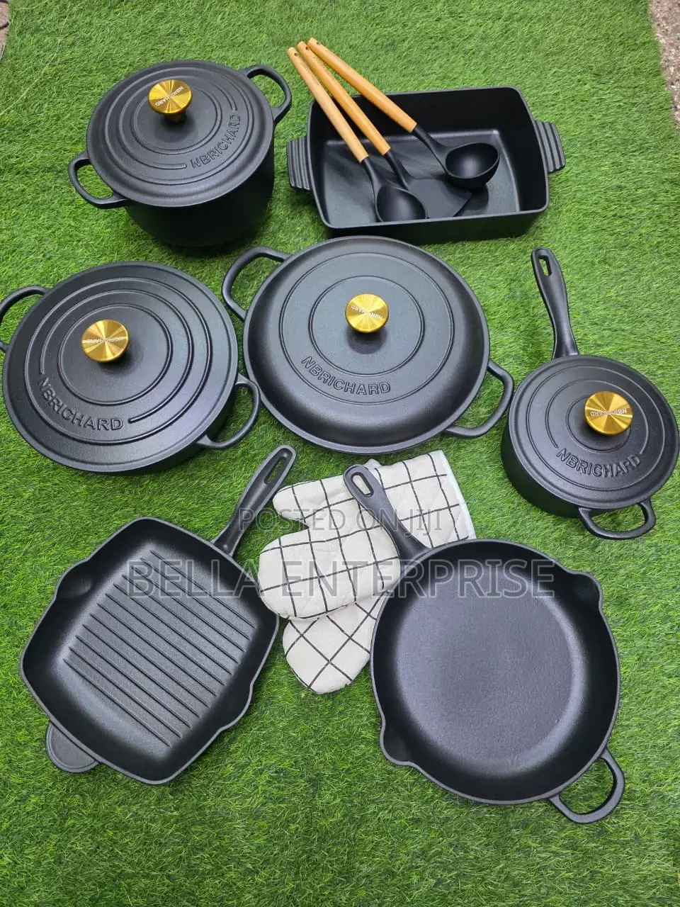 Available 12 PCS Enamel Cast Iron Cooking Pots With 3 Silicone Spoons