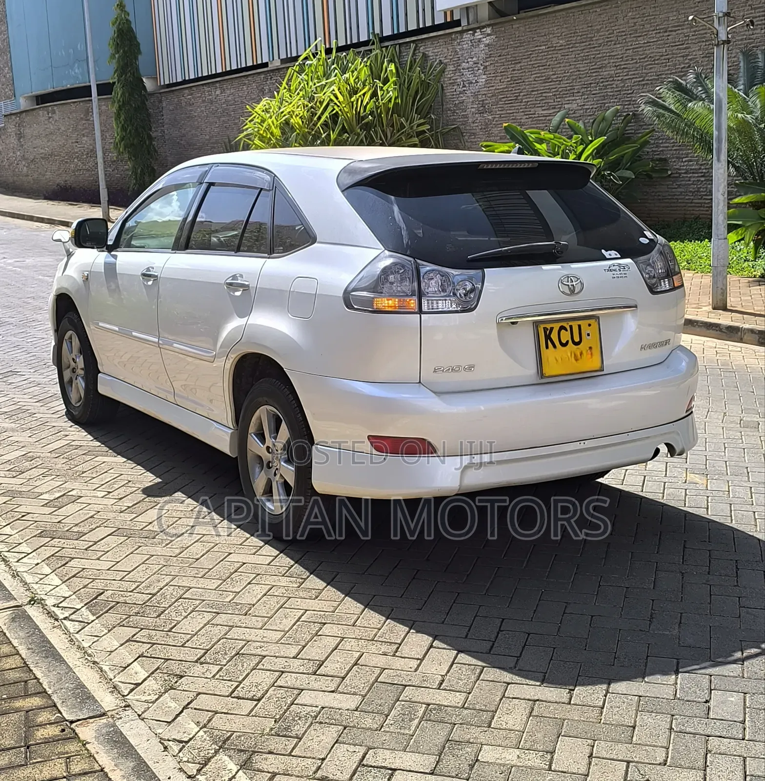 Toyota Harrier 240G 2012 White