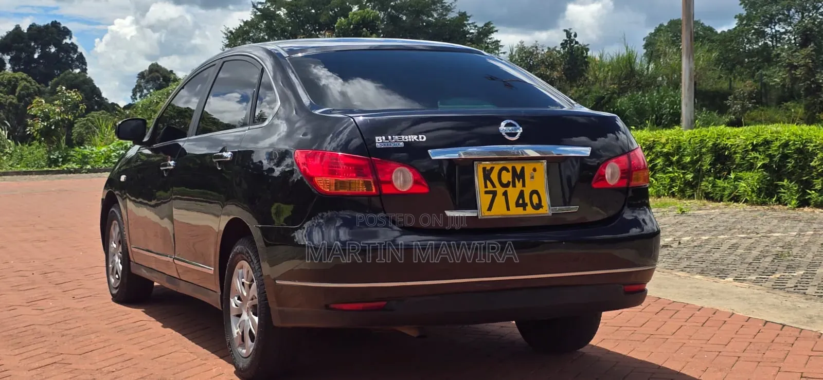 Nissan Bluebird 2010 Black