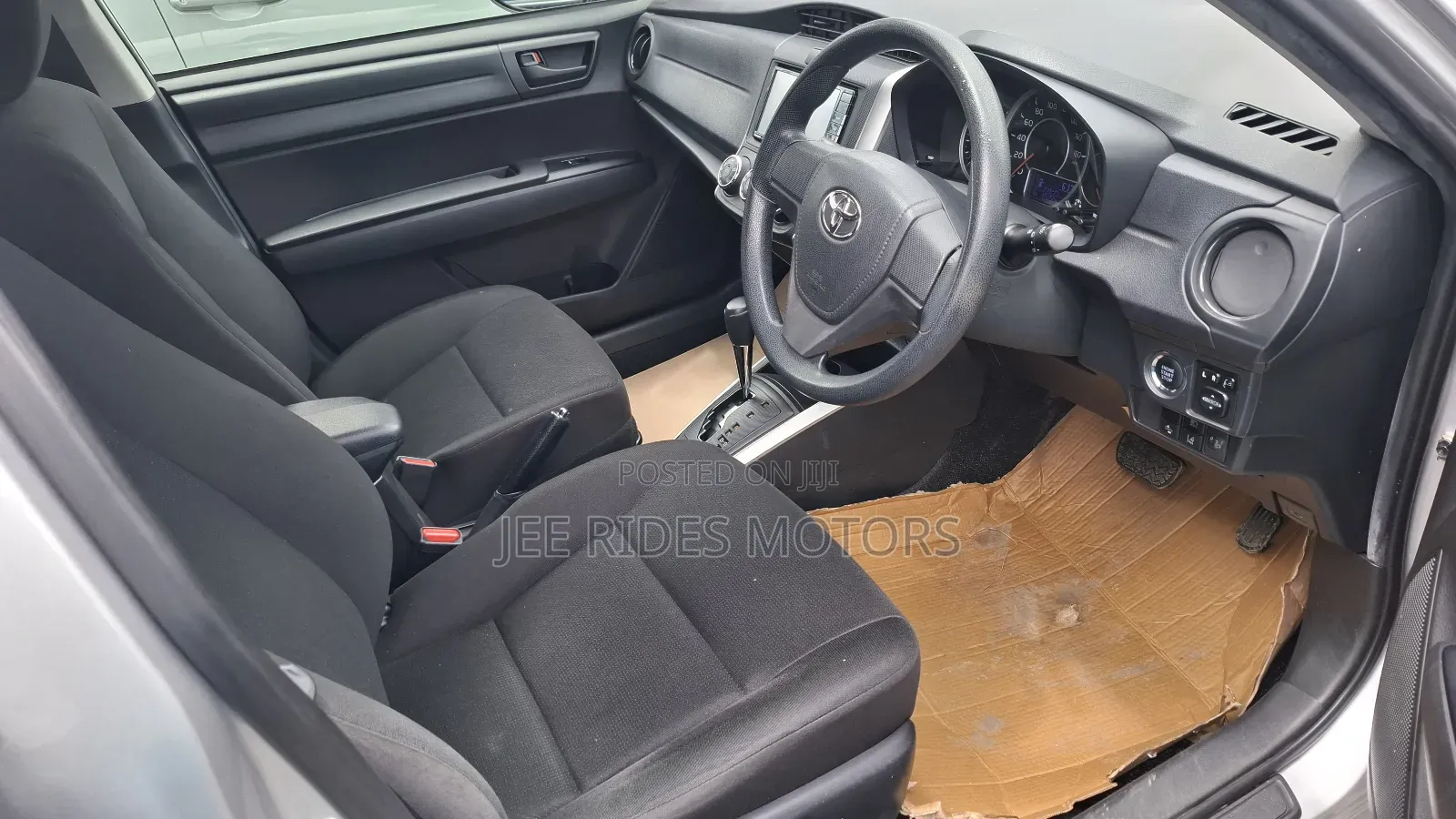 Toyota Corolla Fielder 1.5 Petrol FWD 2020 Silver