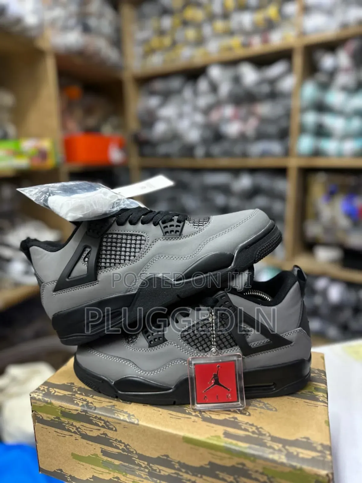 Jordan 4 Retro Sneakers