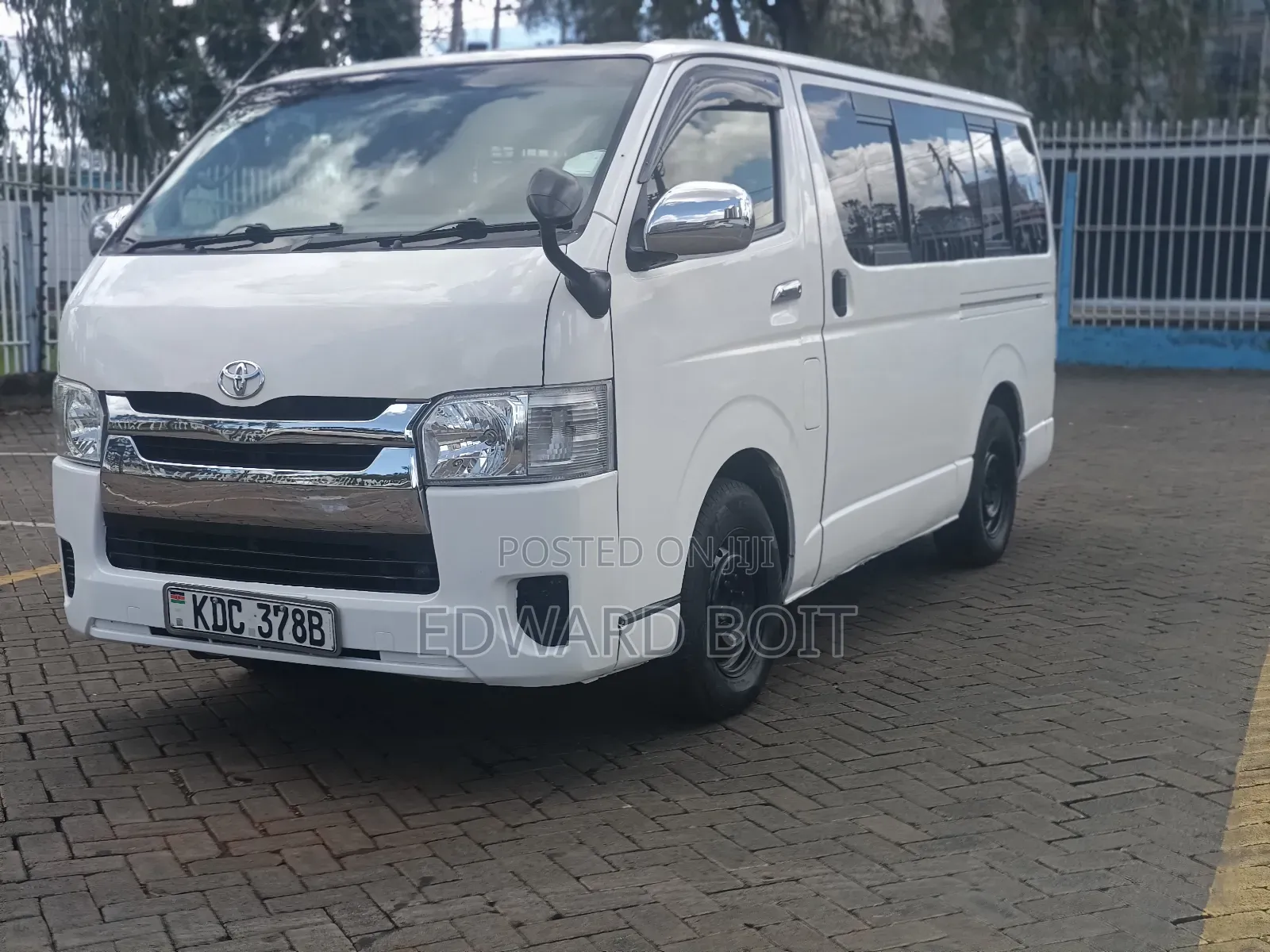 Toyota HiAce 2014 White