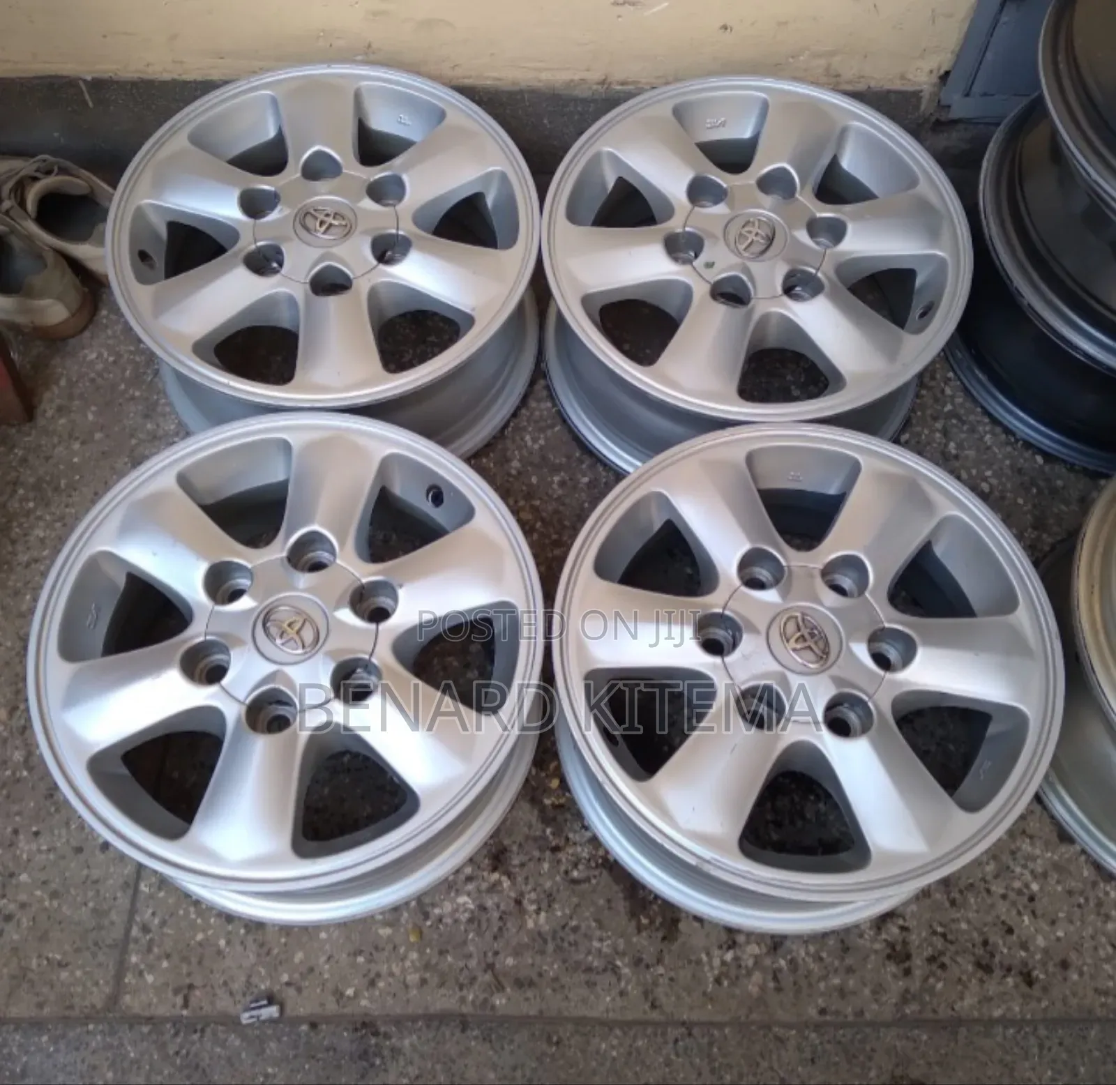 Toyota Hiace(7l) Original Rims Size 15"