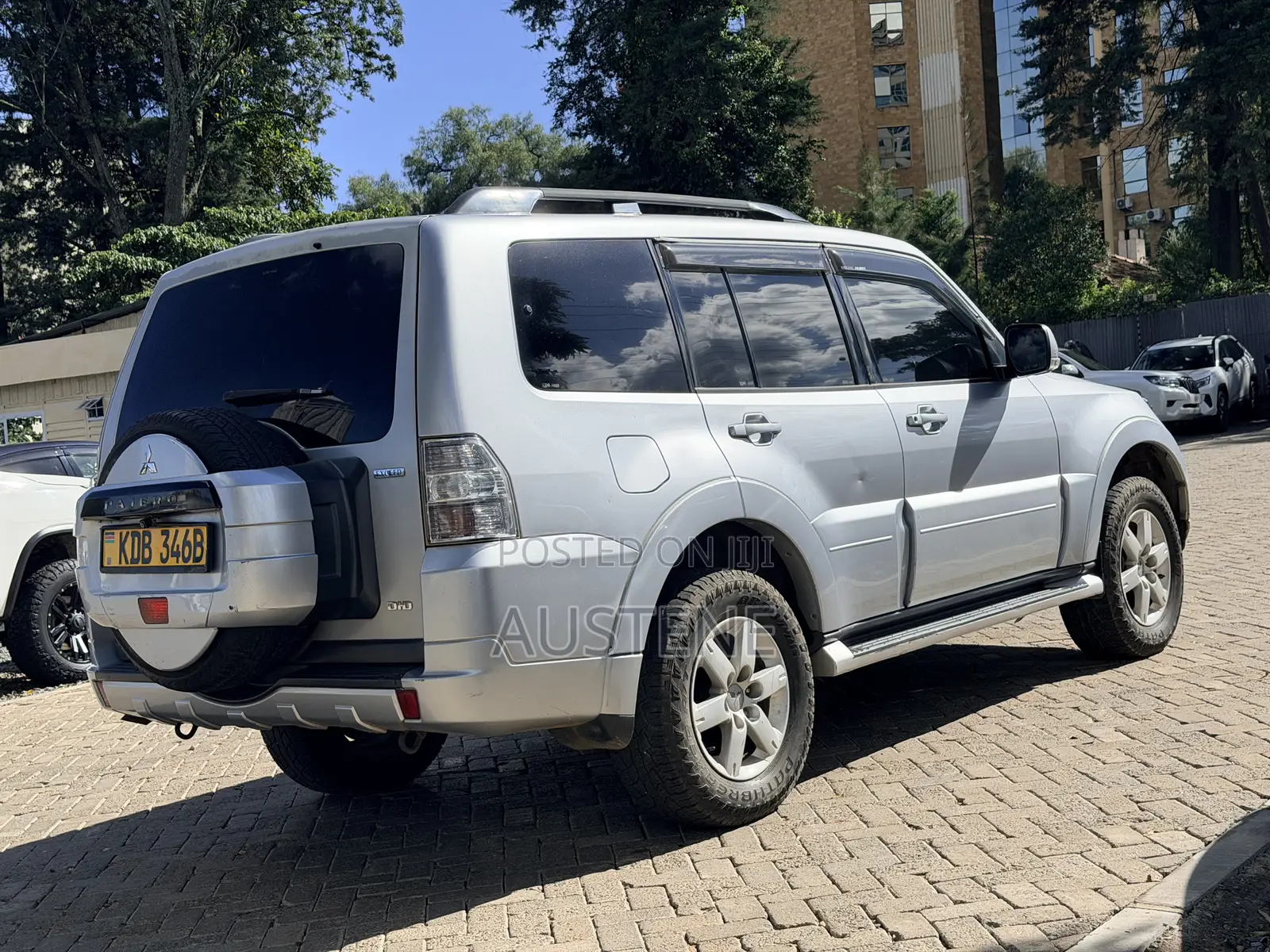 Mitsubishi Pajero V80 3.2 DI-D 2013 Silver