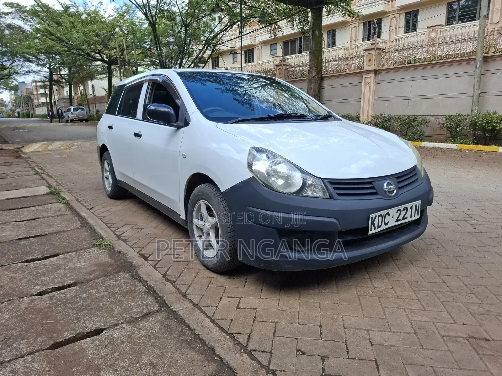 Nissan Advan 2013 White