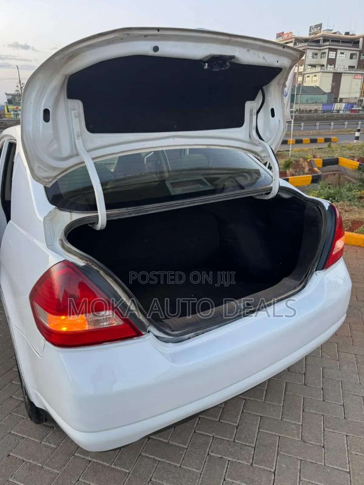 Nissan Tiida 1.5L 16V 2010 White