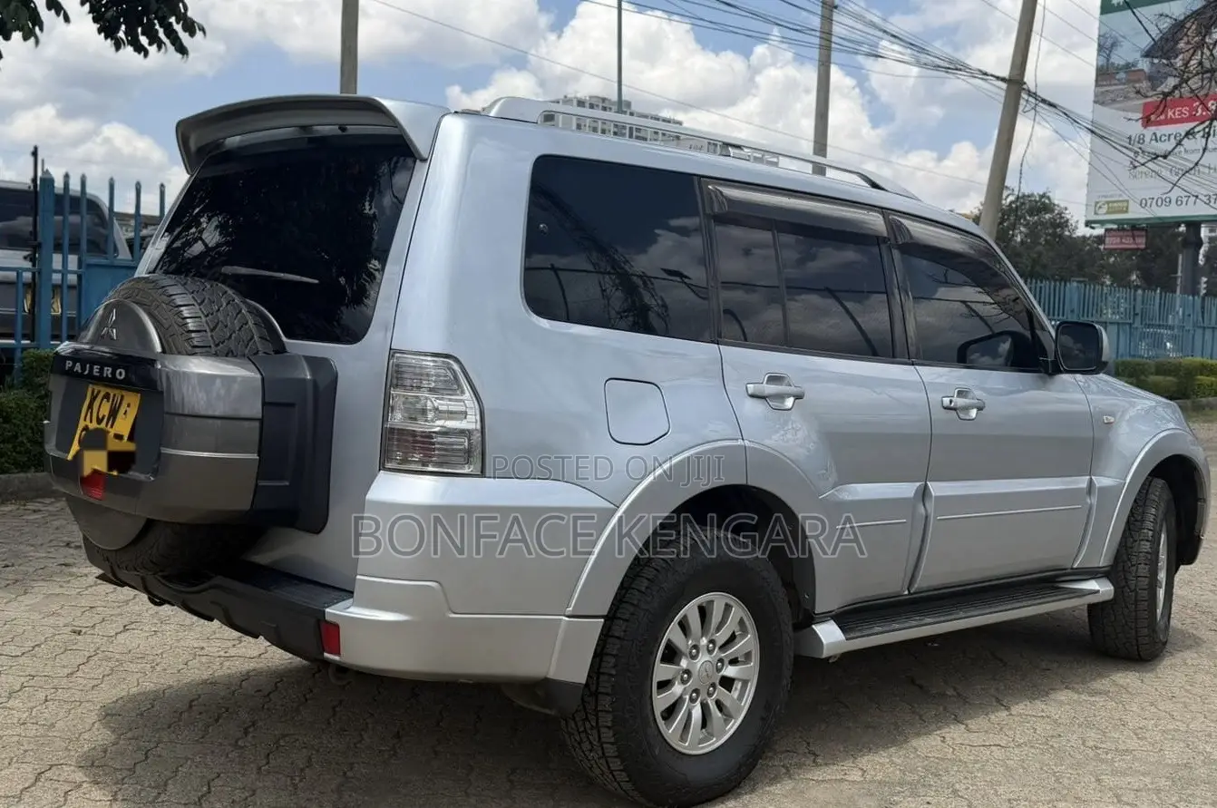 Mitsubishi Pajero 3.0 2012 Silver