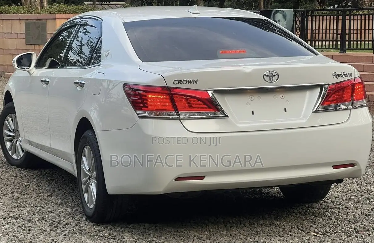 Toyota Crown 2014 White