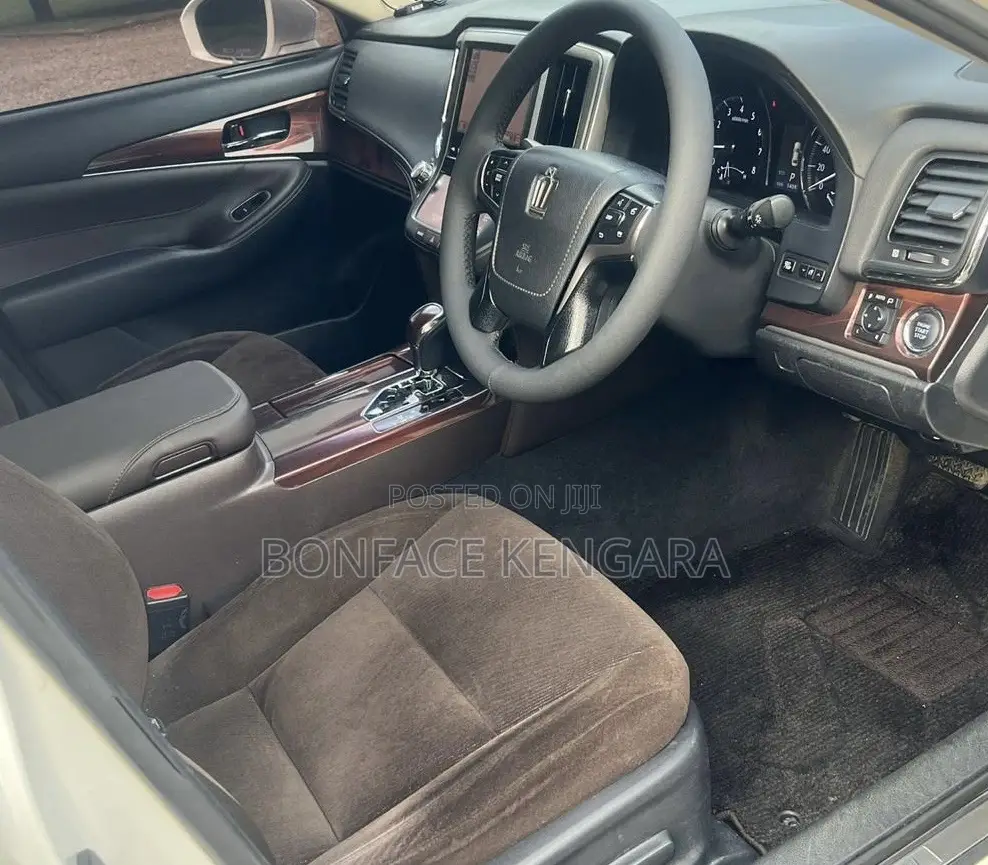 Toyota Crown 2014 White