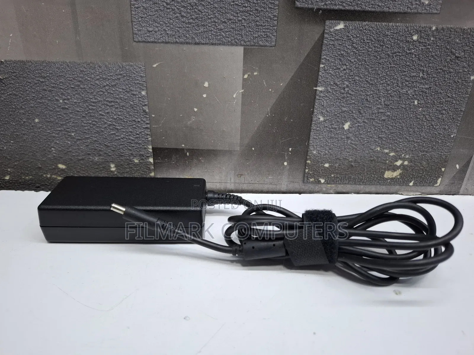 Ex Uk Original Dell 65 Watts 19.5v 3.34a Small Pin Charger 4.5mm