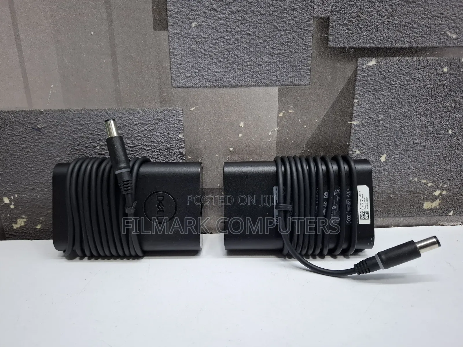 Ex Uk Original Dell 65.0w 19.5v 3.34a Big Pin Charger (Oval Shape)