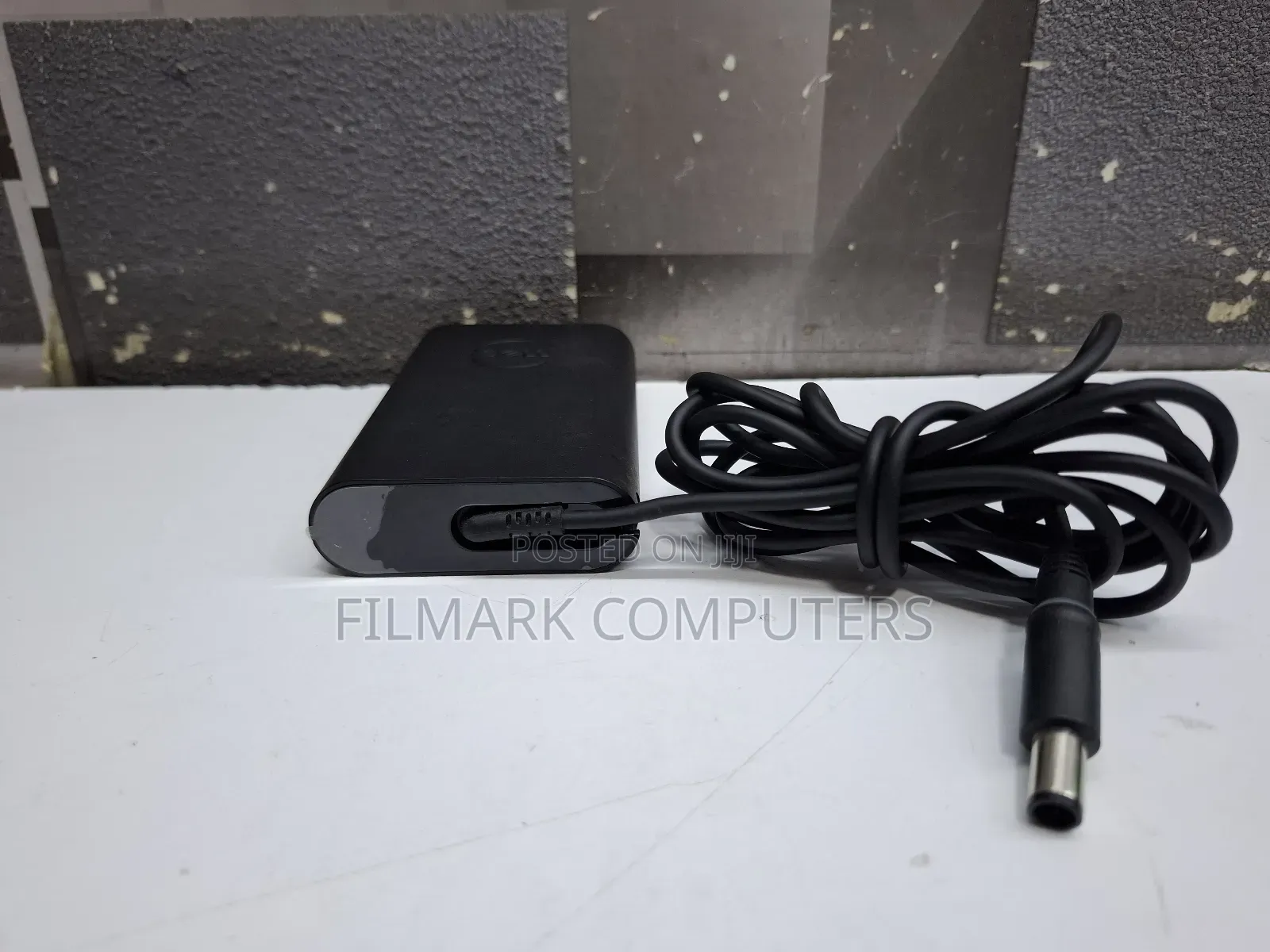 Ex Uk Original Dell 65.0w 19.5v 3.34a Big Pin Charger (Oval Shape)