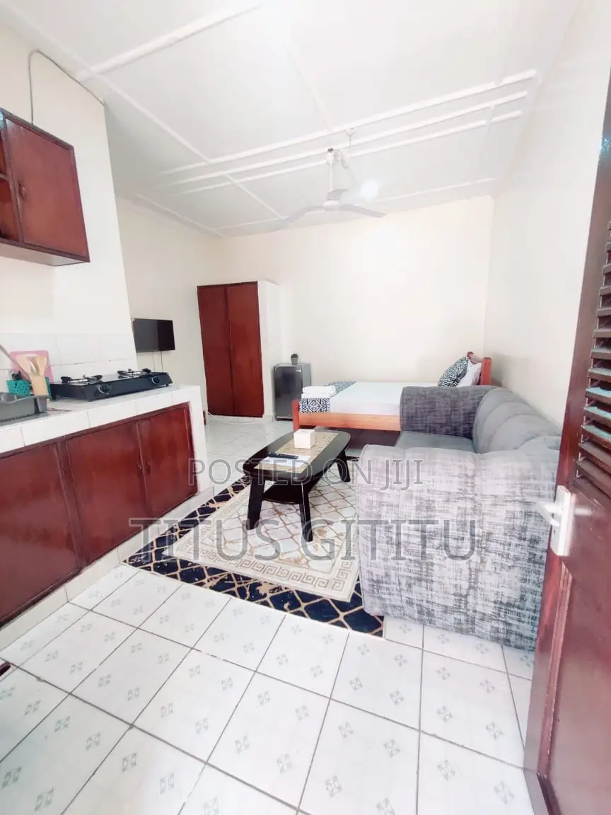 Studio Tudor With Creek Views | Cool Breeze | Near Town Fort Jesus |