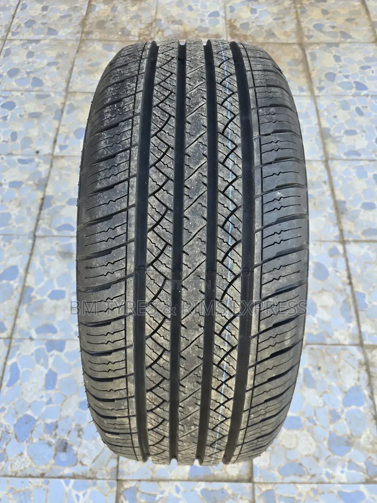 225 /50 R18 Maxtrek Tyres (Highway Terrrain)