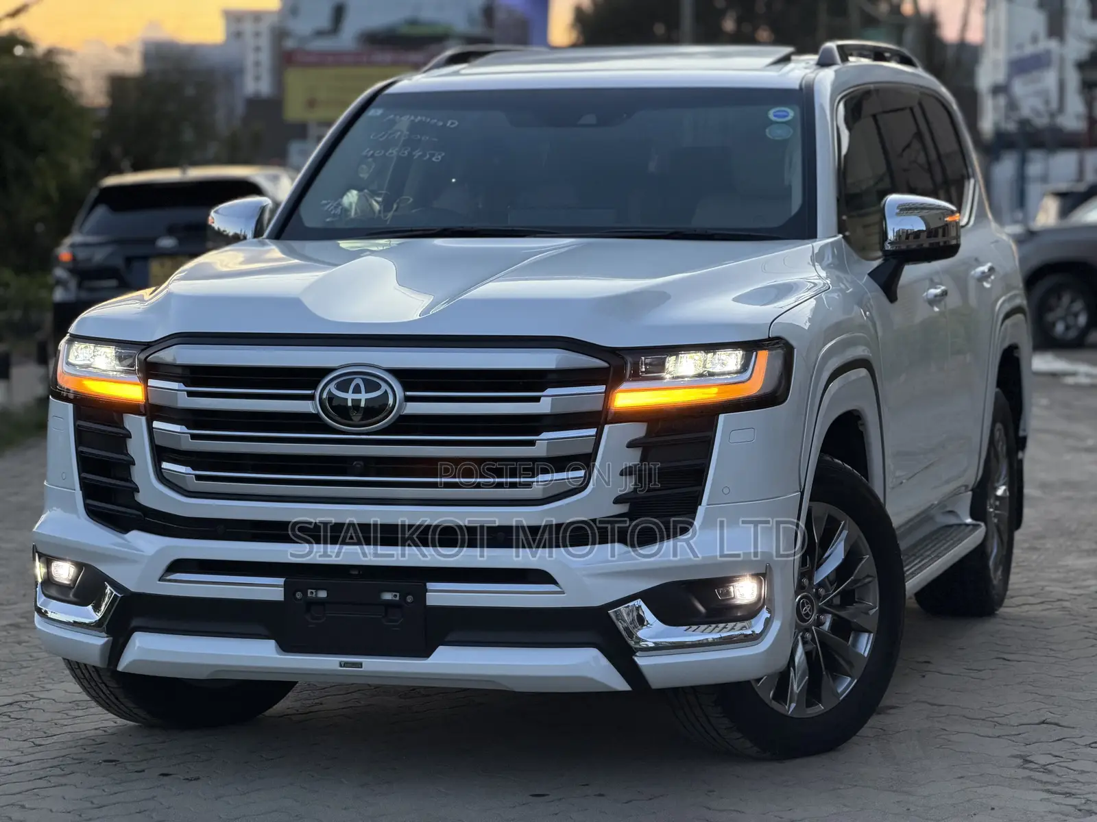 Toyota Land Cruiser LC300 2023 White