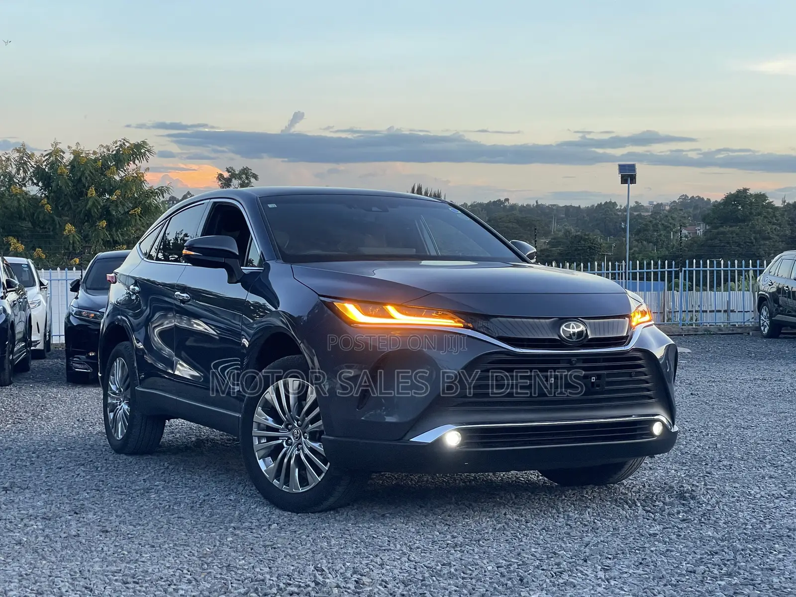 Toyota Harrier 2.0 4WD 2020 Gray