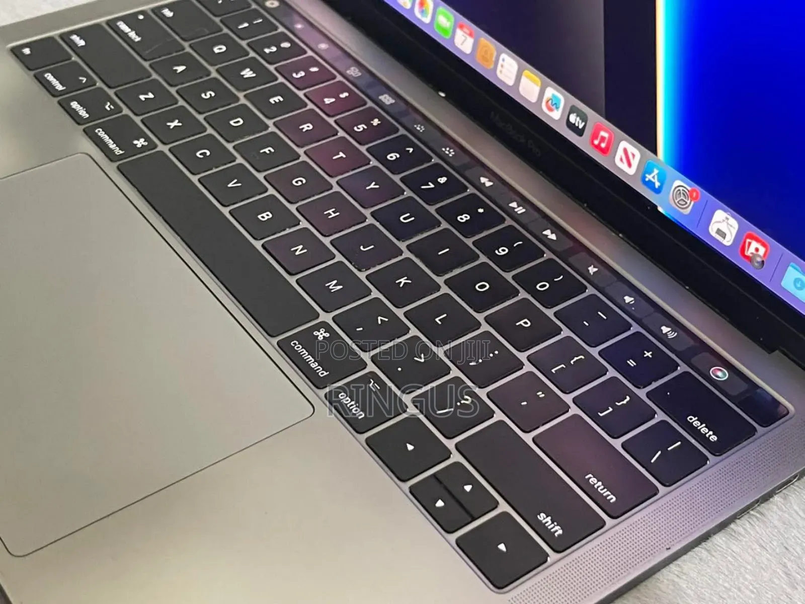 Laptop Apple MacBook Pro 2022 M2 8GB Apple M2 SSD 256GB