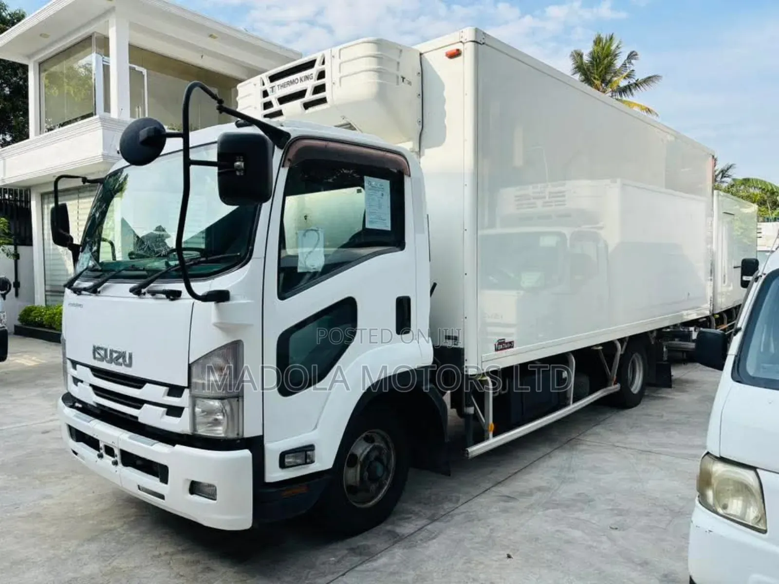 Isuzu Forward 20feet Truck