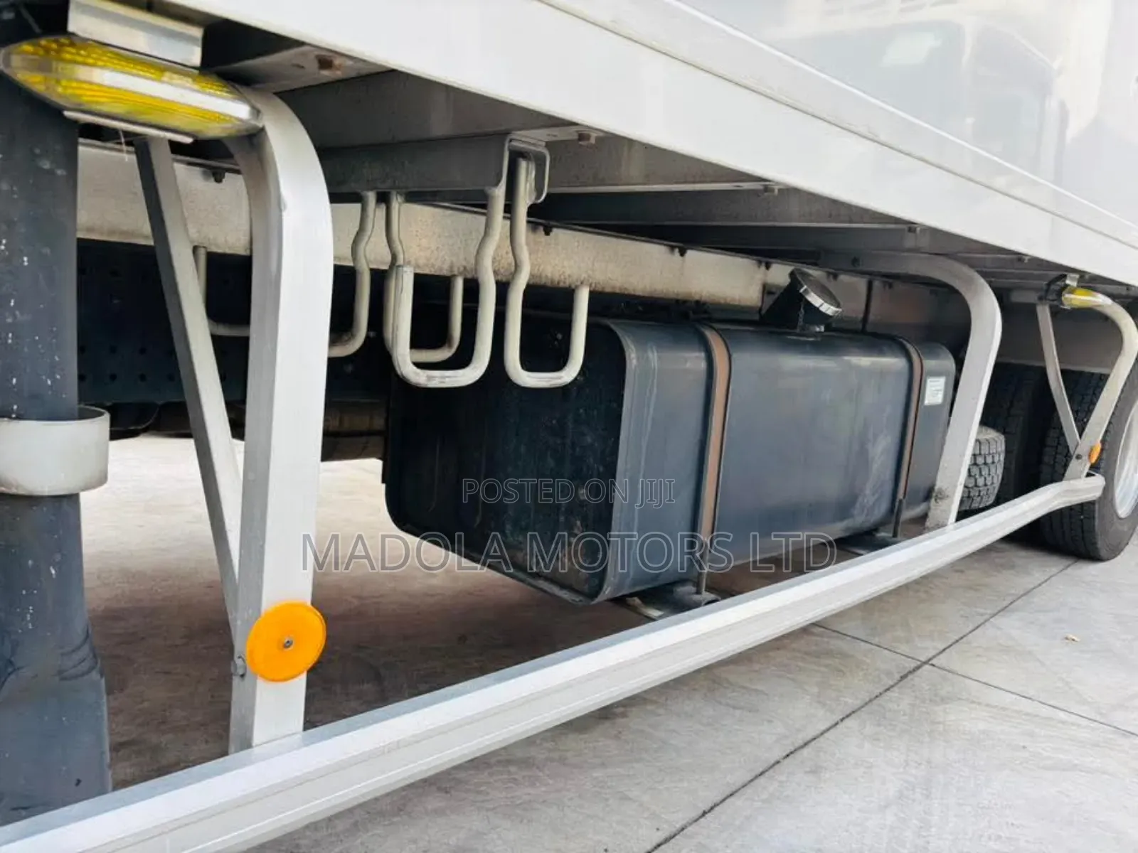 Isuzu Forward 20feet Truck
