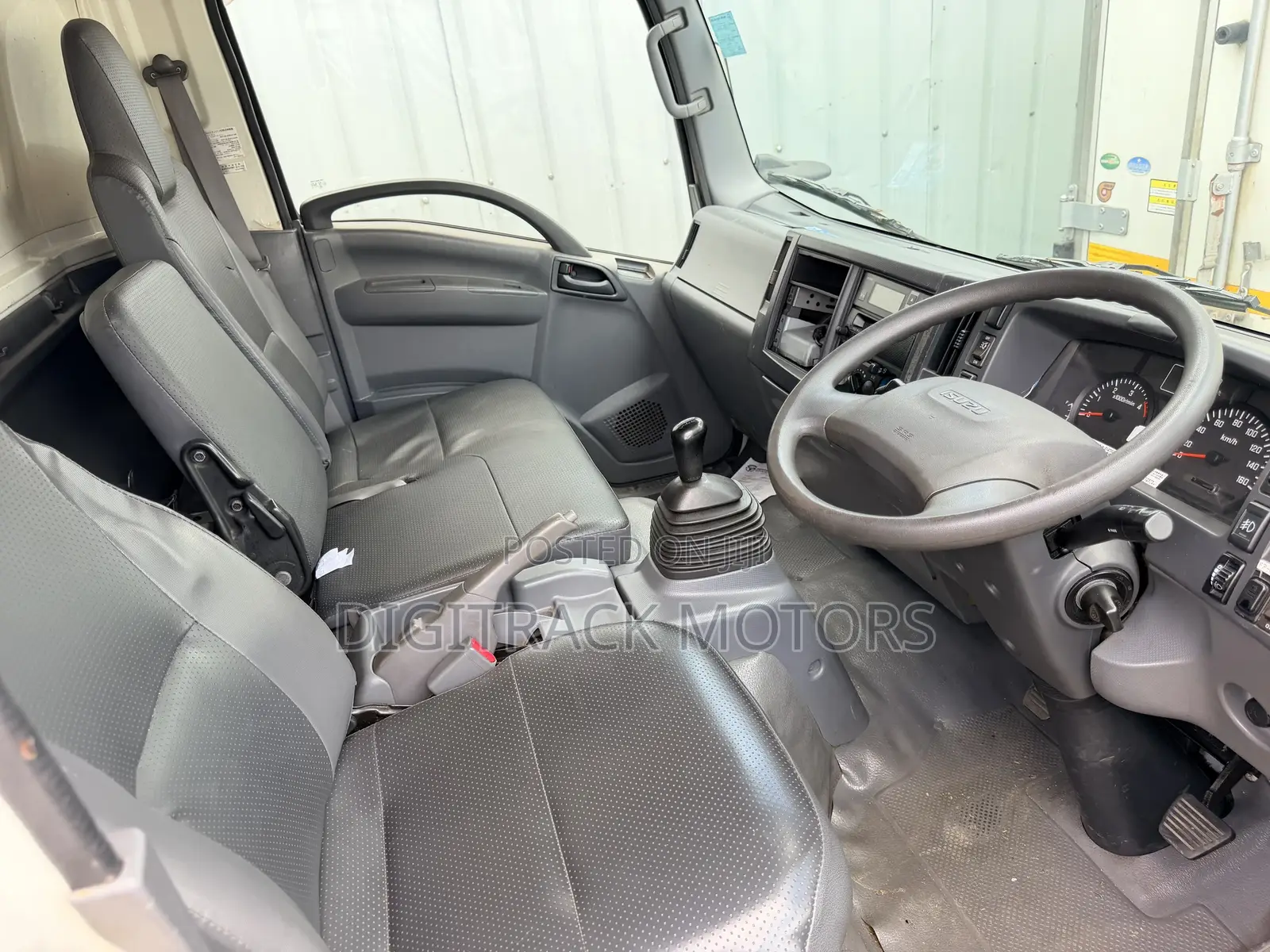 Isuzu Elf-2018