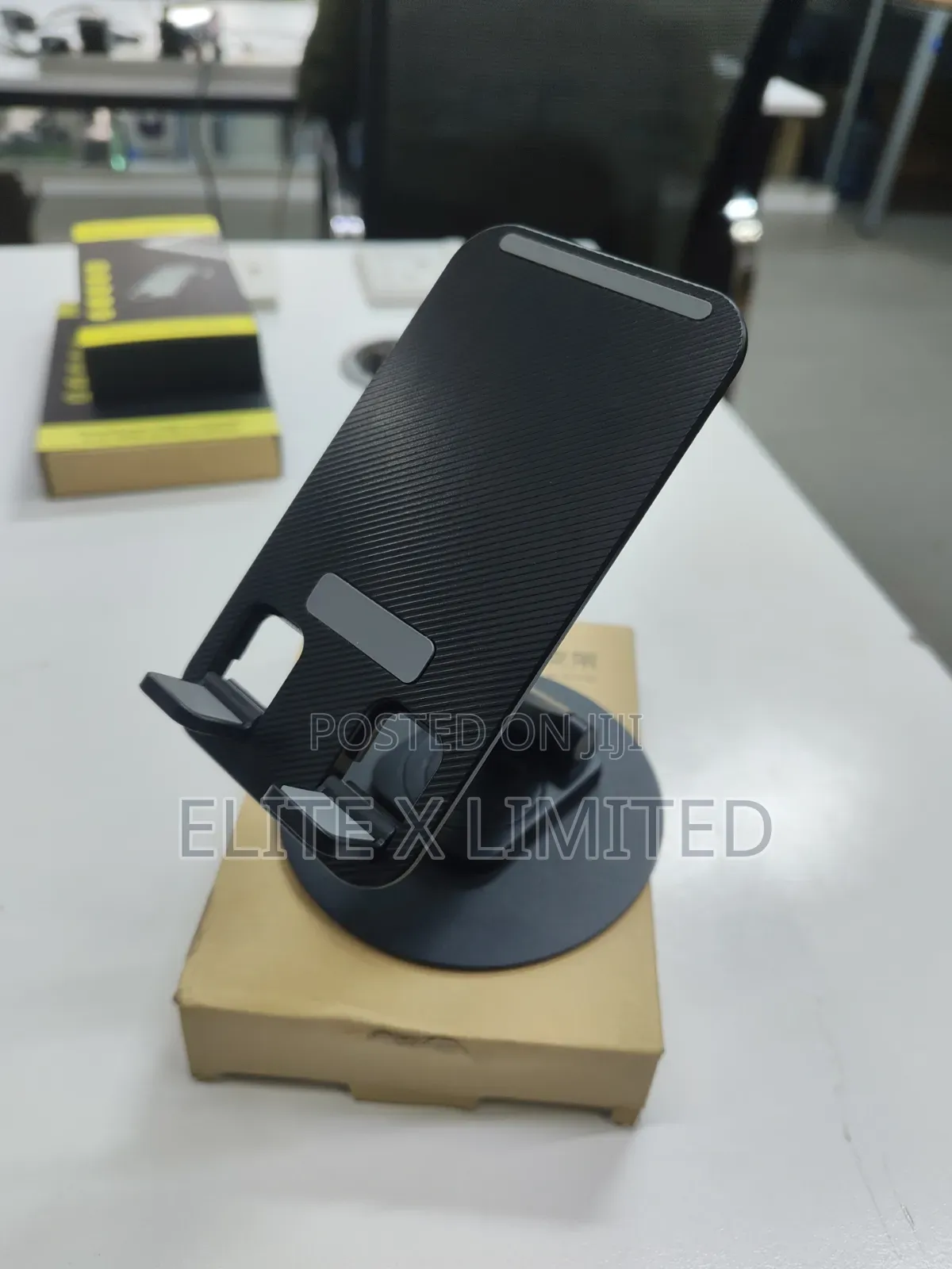 Phone Stand / Multifunctional Desktop Metal Bracket